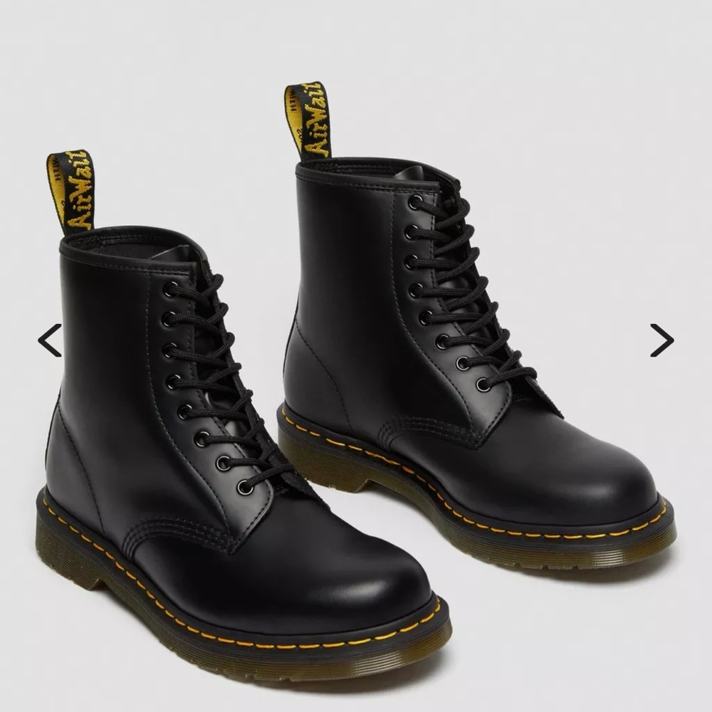 Doc Martens 1460 SMOOTH LEATHER LACE UP BOOTS